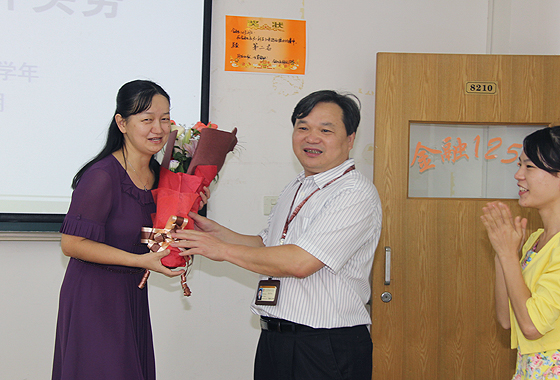 教师节周书记献花